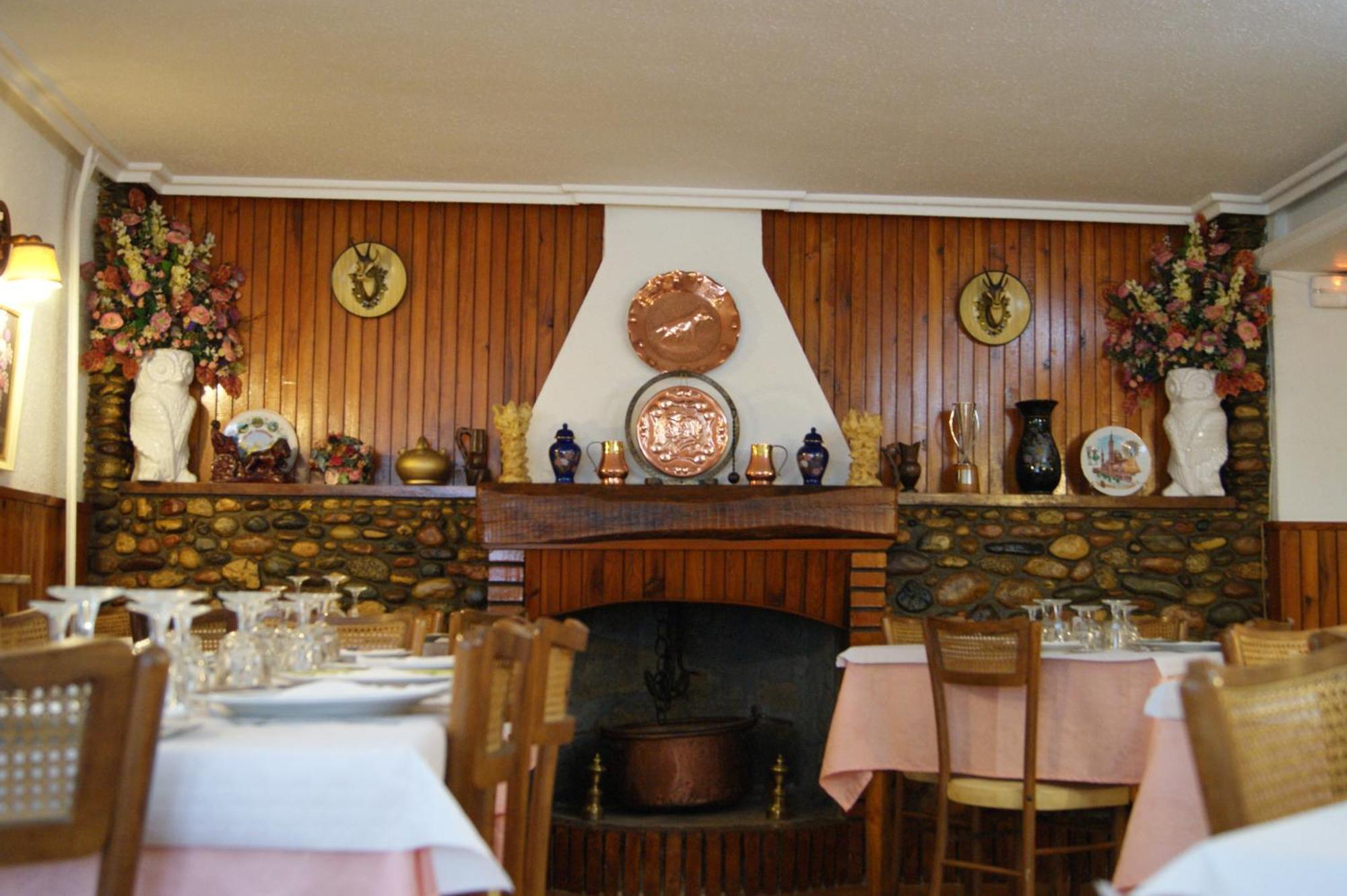 Hostal Pirineos Meliz بييلسا المظهر الخارجي الصورة